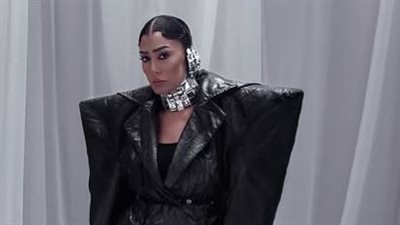 غادة عبدالرازق تسير على خطى نجمات هوليوود بلوك مثير 