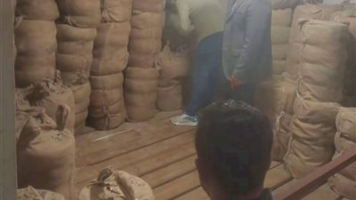 ضبط سلع منتهية الصلاحية خلال حملات تفتيش بالبحيرة