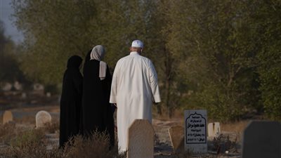 هل يجوز للحائض زيارة القبور ؟