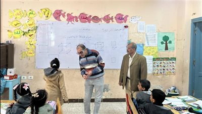 وكيل تعليمية نجع حمادي يتفقد مدرستين بالرئيسية 