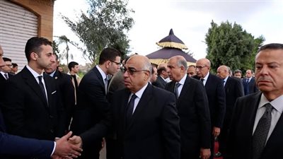 مساعد وزير العدل يؤدي واجب العزاء في حادث قضاة المنيا 