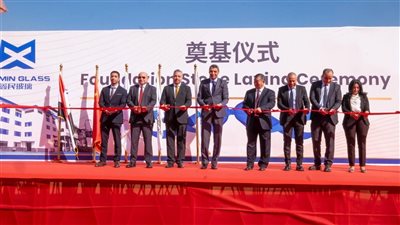 وضع حجر الأساس لمصنع شين من للزجاج بالسخنة