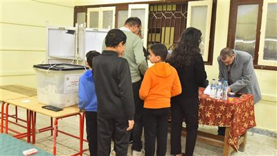 محافظ أسيوط يتفقد اللجان الانتخابية في جولة مسائية ويطمئن على العملية التصويتية