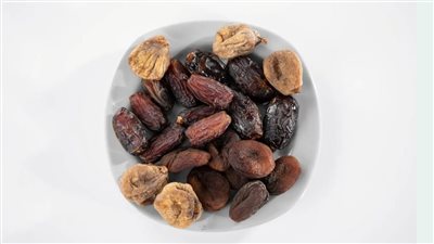 التين أم التمر... أيهما أفضل لصحة الأمعاء وضبط مستويات السكر؟