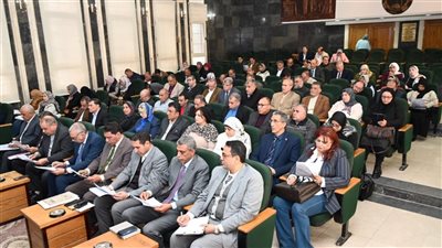 محافظ الغربية يترأس اجتماع المجلس التنفيذي ويكرّم السكرتير العام المساعد