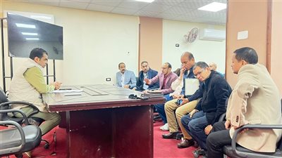 صحة قنا تبحث تعزيز منظومة الطوارئ والرعايات في إجتماع مُوسع لمديري المستشفيات