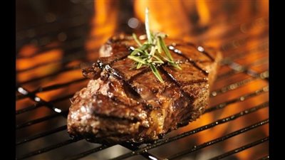 طريقة تحضير ستيك اللحم المشوي بالتوابل والزبدة