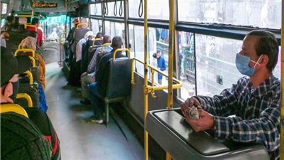 نهاية الكمسري في القاهرة.. بدء التشغيل التجريبي لمنظومة الدفع الإلكتروني في الحافلات العامة