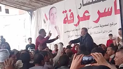 محمولًا على الأعناق.. موجة فرح تجتاح أتريس بعد تصدّر ياسر عرفة لسباق انتخابات الدائرة