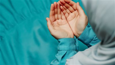 أذكار المساء.. وردٌ نبويّ يمنح الطمأنينة ويحفظ القلب