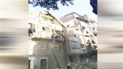 مصرع شخص سقطت به شرفة المنزل وإصابة 4 آخرين