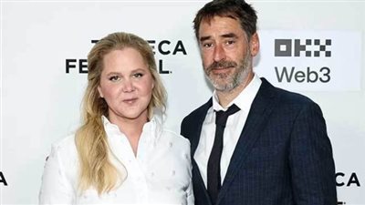 بعد إعلان انفصالها.. من هو زوج إيمي شومر؟