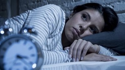 دراسة تكشف علاقة قلة النوم ببكتريا الأمعاء.. وحل جذري للتغلب على الأرق