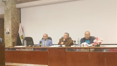 تعليم البحيرة تبحث الموقف التنفيذى للمشروعات التعليمية