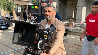 “كلهم بيحبوا مودى”.. ياسر جلال مصور لأول مرة في الكواليس 