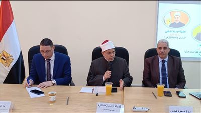 رئيس جامعة الأزهر يلقي محاضرة لمجموعة من باحثي الدراسات العليا بجمهورية تتارستان