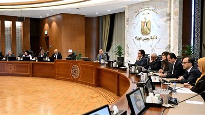 محافظ المنيا يشارك في اجتماع مناقشة زيادة الخدمات والأنشطة بالمحافظات الحدودية