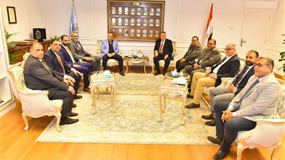 محافظ أسيوط يلتقي مجلس إدارة نادي أسيوط الرياضي بتشكيله الجديد