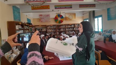رفع الوعي البيئي عن مخاطر الأكياس البلاستيكية أحادية الاستخدام بين طالبات سفاجا