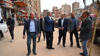 للمرة الثالثة:محافظ الغربية يعود لشارع الترعة بالمحلة ويتابع حملة النظافة