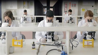 تجهيزات حديثة بكليات الجامعة ومنح شهادة دولية مشتركة مع جامعات أجنبية مرموقة