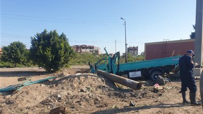 وفاة شخصين وإصابة 6 آخرين في اصطدام سيارة نقل بعمود إعلانات في البحيرة