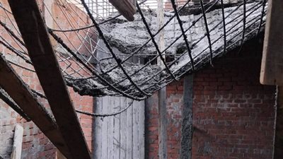 إزالة فورية لسطح دور ثاني علوي تم بناؤه بدون ترخيص بدمنهور