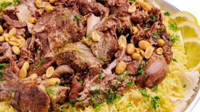 من  المطبخ الأردني حضري المنسف باللحم