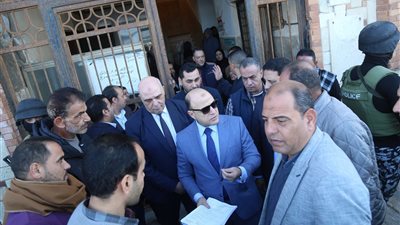 محافظ كفرالشيخ يلتقي أهالي برج البرلس ويستمع لمطالبهم في لقاء مباشر