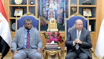 رئيس جامعة المنصورة يستقبل وزير الصحة بدولة جامبيا 