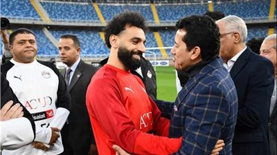 وزير الرياضة يشعل حماس لاعبي منتخب مصر