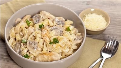 طريقة عمل مكرونة بالصوص الأبيض والمشروم