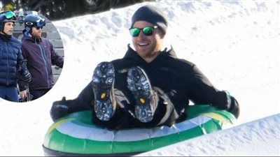 الأمير هاري يقضي عطلة تزلج مع أصدقائه قبل الاحتفال بعيد الميلاد