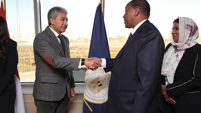 وزير السياحة يبحث مع وزير الإعلام والثقافة والفنون والرياضة التنزاني تعزيز التعاون