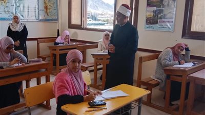 هدوء يسود امتحانات النقل الثانوى بمعاهد سفاجا الأزهرية