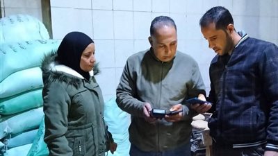 ضبط 200 بطاقة تموينية بحوزة أحد أصحاب المخابز بالبحيرة