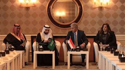  وزيرا السياحة والحج والعمرة يلتقيان مع مجموعة من الشركات المتخصصة في رحلات الحج والعمرة