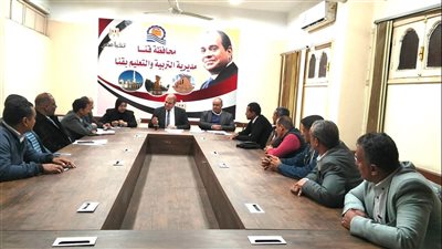 وكيل تعليم قنا يترأس لجنة المقابلات لاختيار عدد من شباب المعلمين