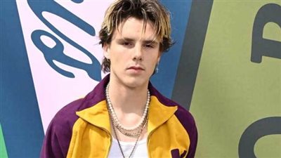 ابن ديفيد بيكهام يوضح حقيقة تدهور علاقة شقيقه بوالديه 