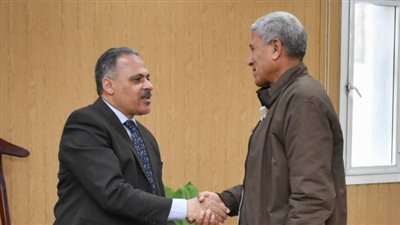 محافظ الشرقية يهنئ مدير الأبنية التعليمية الجديد
