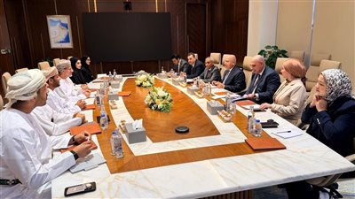 وزير الصناعة يدعو الشركات العمانية لإقامة منطقة صناعية كاملة في مصر