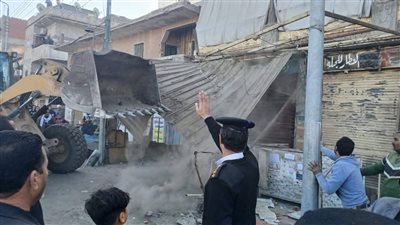 إزالة 132 حالة إشغال و6 منشآت مخالفة في حملة لإعادة الانضباط بشوارع دمنهور