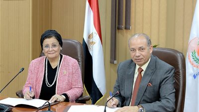 رئيس جامعة المنصورة ونائب وزير الصحة يوقِّعان بروتوكولًا لتعزيز التطوير والابتكار في المجالات الصحية 