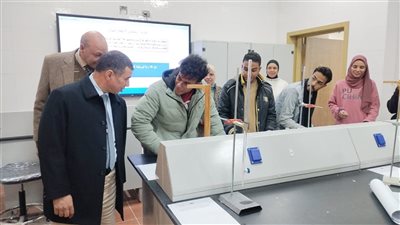 رئيس جامعة أسيوط الجديدة التكنولوجية يُتابع  سير امتحانات العملي