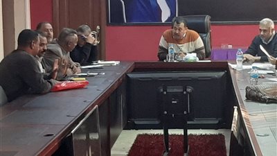رئيس مدينة سفاجا  يناقش 15 طلبا للمواطنين