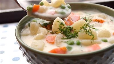 شوربة الخضار بالكريمة الصحية.. وجبة مغذية للأطفال والكبار