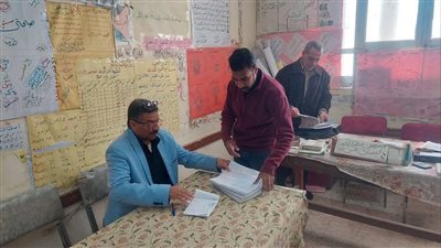 مدير تعليمية نجع حمادي يتفقد مدرسة نجع الشيخ الابتدائية بأولاد نجم بهجورة
