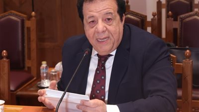 عاطف عبد اللطيف يضع تصورا لاستثمار السياحة في تعريف العالم  بحضارة و ثقافة العرب