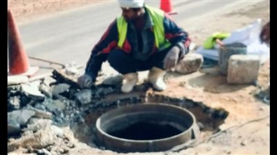 العاشر من رمضان: صيانة دورية لشبكات الصرف ومياه الأمطار بمختلف الأحياء