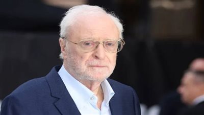  مايكل كين يتحدى من جديد: هذا الممثل دون المستوى 